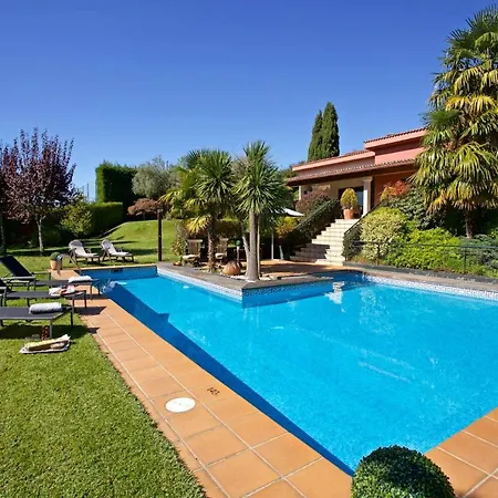 Villa Sleeps 8 Pool Air Con Wifi