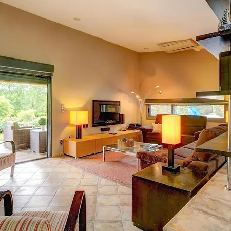 Sleeps 8 Pool Air Con Wifi *