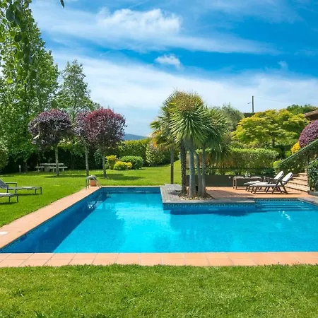 Sleeps 8 Pool Air Con Wifi