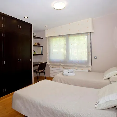 Sleeps 8 Pool Air Con Wifi * Gondomar