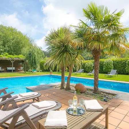 Sleeps 8 Pool Air Con Wifi *